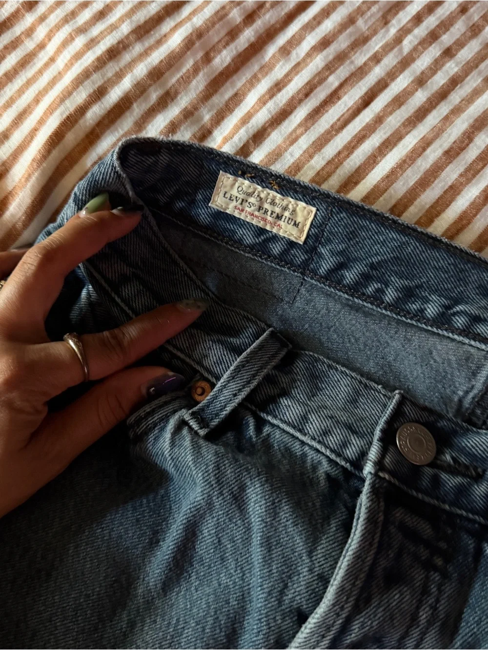Levi's Women's Black Wash Straight Leg Jeans